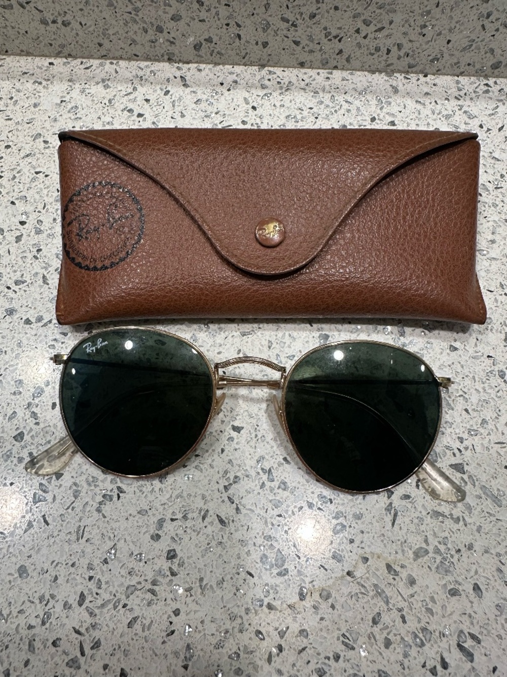 Ray-Ban Round Metal Sunglasses in Polished Arista Gold WITH CASE
